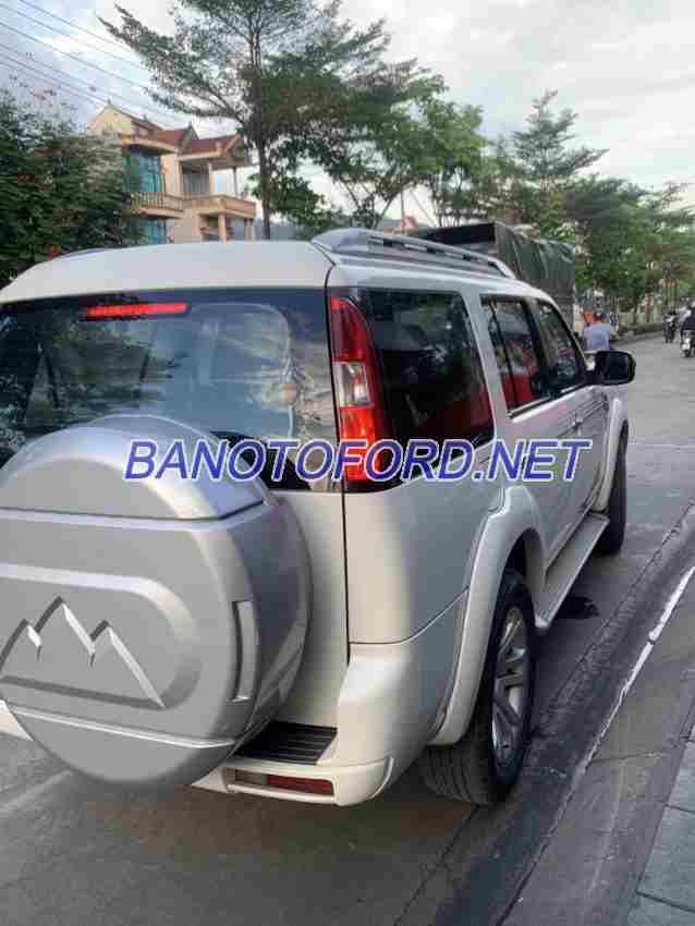 Ford Everest 2.5L 4x2 AT model 2013 xe chuẩn hết ý