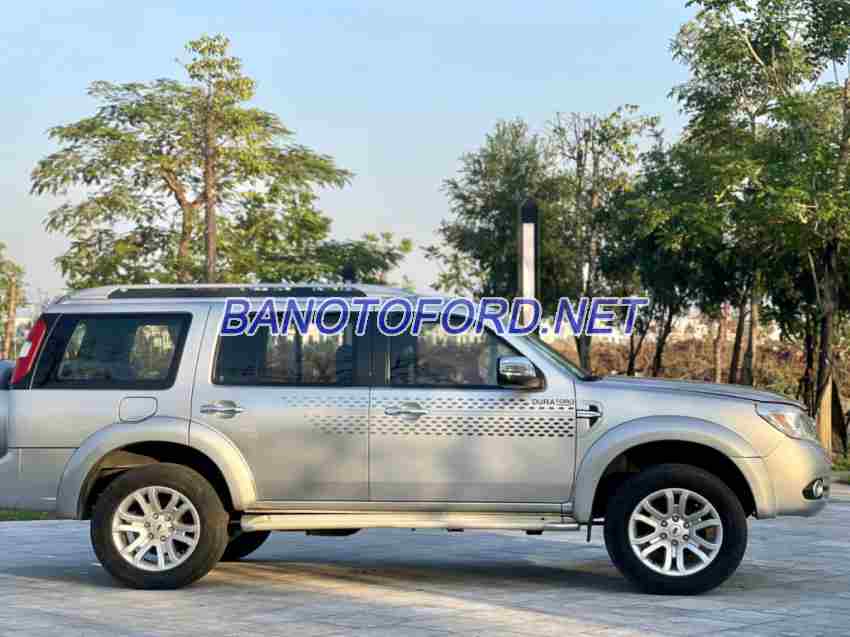 Cần bán xe Ford Everest 2.5L 4x2 AT màu Bạc 2015