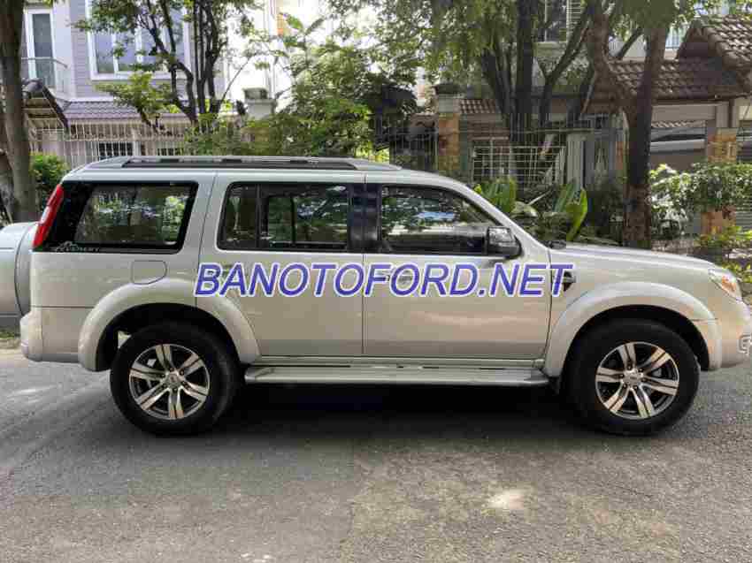 Cần bán xe Ford Everest 2.5L 4x2 AT màu Bạc 2013