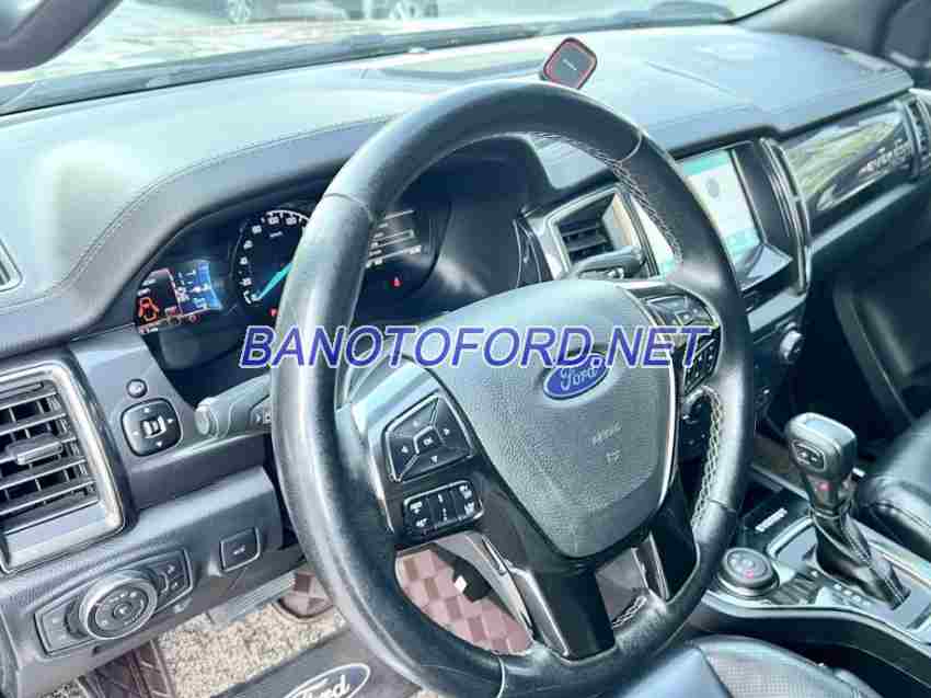 Bán Ford Everest Titanium 2.0L 4x4 AT, màu Đen, Máy dầu, 2020