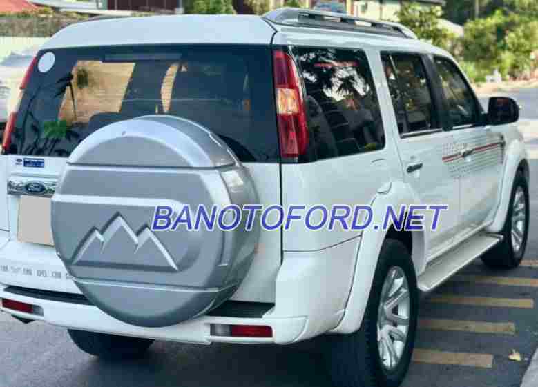 Cần bán gấp xe Ford Everest 2.5L 4x2 MT 2015 màu Trắng