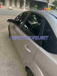 Cần bán gấp Ford Focus 2.0 AT đời 2005, màu Ghi