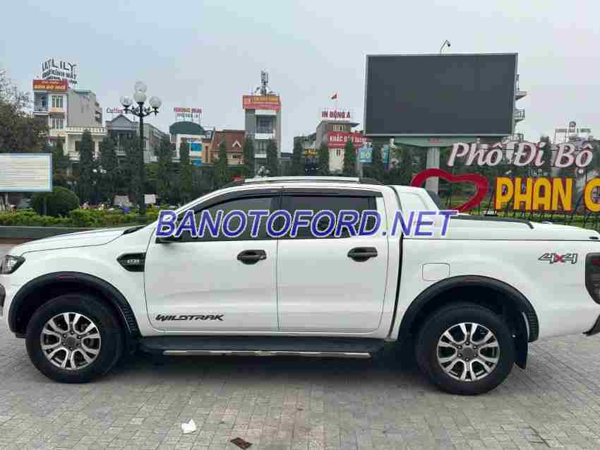 Cần bán gấp xe Ford Ranger Wildtrak 3.2L 4x4 AT năm 2016, màu Trắng, Số tự động