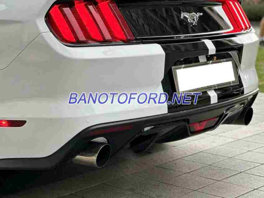Cần bán gấp Ford Mustang EcoBoost đời 2015, màu Trắng
