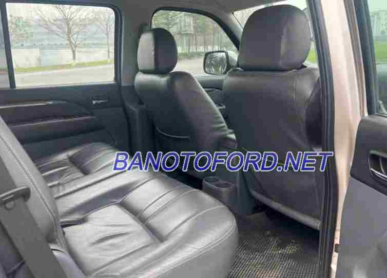 Cần bán xe Ford Everest 2.5L 4x2 AT màu Vàng 2015