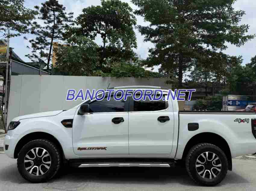 Cần bán gấp xe Ford Ranger XLS 2.2L 4x2 AT 2016 màu Trắng
