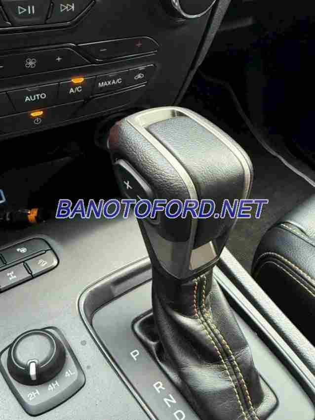 Cần bán gấp xe Ford Ranger Wildtrak 2.0L 4x4 AT 2021 màu Trắng