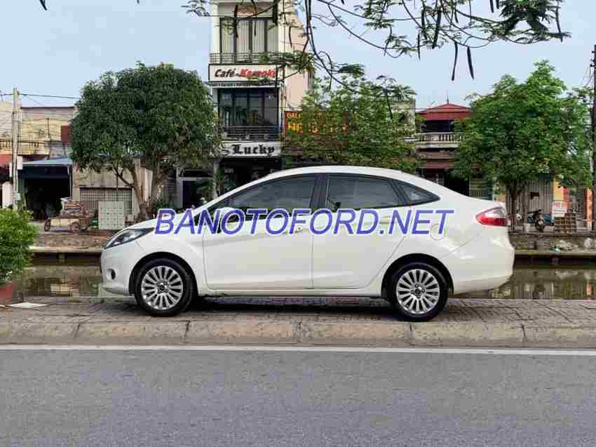Cần bán gấp xe Ford Fiesta 1.6 AT 2012 màu Trắng