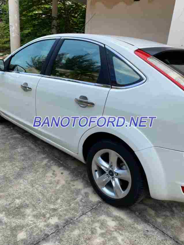 Cần bán gấp xe Ford Focus 1.8 AT 2012 màu Trắng