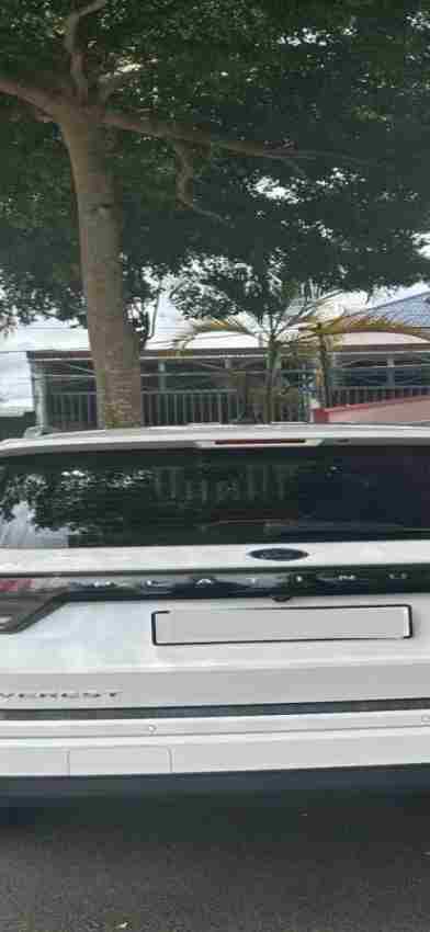 Cần bán gấp xe Ford Everest Platinum 2.0L 4x4 AT năm 2025, màu Trắng, Số tự động