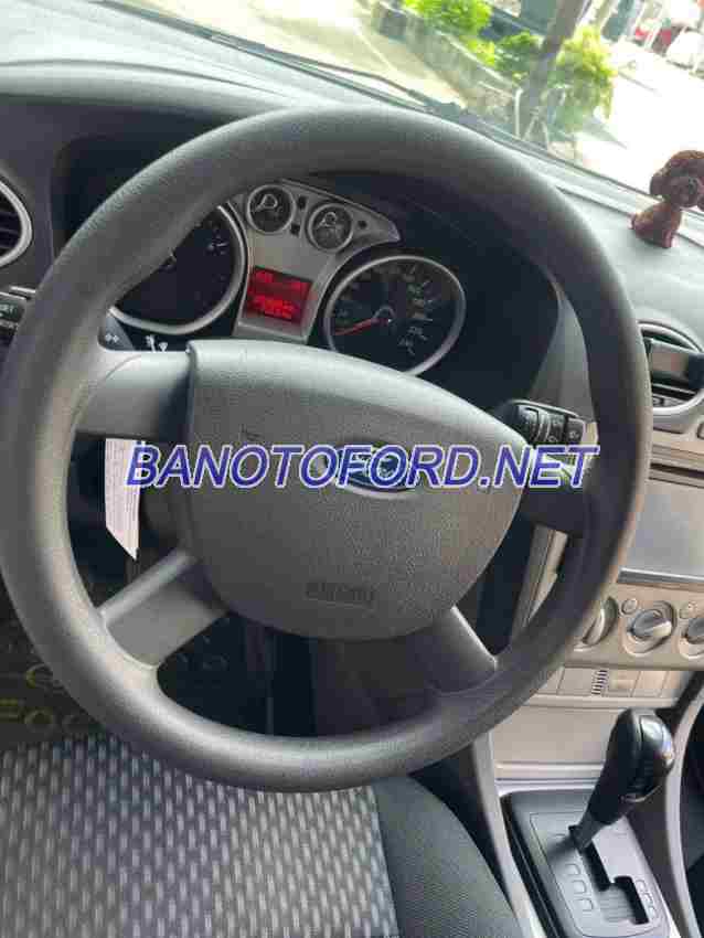 Cần bán gấp Ford Focus 1.8 AT đời 2011, màu Bạc
