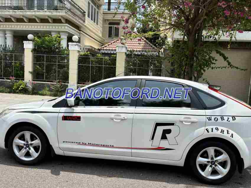 Cần bán gấp xe Ford Focus 1.8 AT 2012 màu Trắng