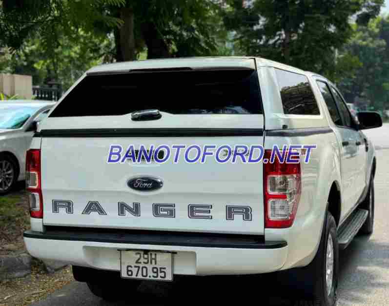 Cần bán gấp xe Ford Ranger XLS 2.2L 4x2 AT 2017 màu Trắng