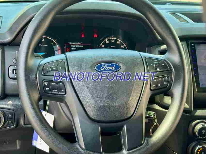 Cần bán gấp xe Ford Ranger XLS 2.2L 4x2 AT 2020 màu Xanh