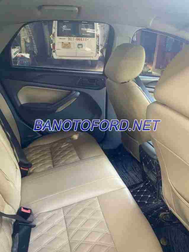 Cần bán xe Ford Focus 1.8 AT năm 2011 màu Trắng cực đẹp