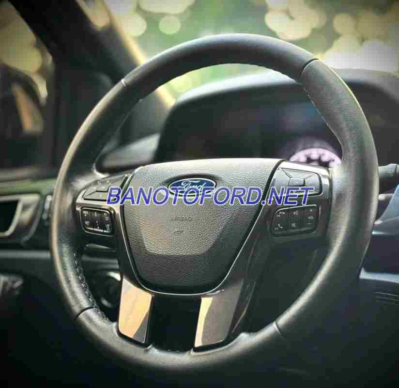 Bán Ford Everest Titanium 2.0L 4x4 AT 2020 - Đen Bán Ford Everest Titanium 2.0L 4x4 AT 2020 - Đen
