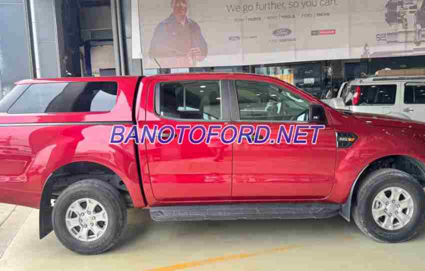 Cần bán gấp xe Ford Ranger XLS 2.2L 4x2 AT 2021 màu Đỏ