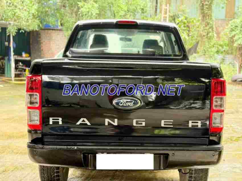 Cần bán gấp xe Ford Ranger XLS 2.2L 4x2 AT 2013 màu Đen
