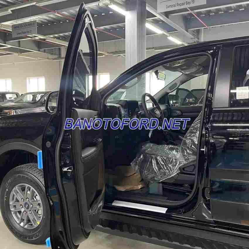 Ford Ranger XLS 2.0L 4x2 AT sx 2026 - màu Đen - cực đẹp