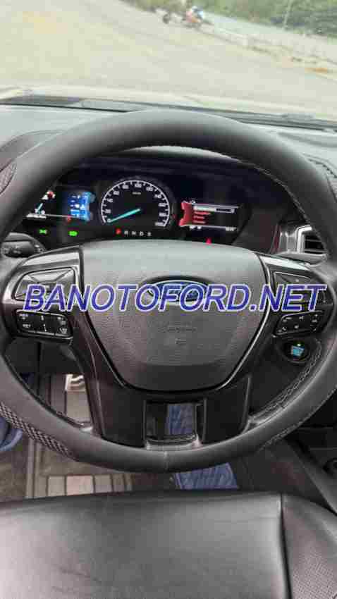 Cần bán gấp Ford Everest Titanium 2.0L 4x4 AT đời 2021, màu Đen