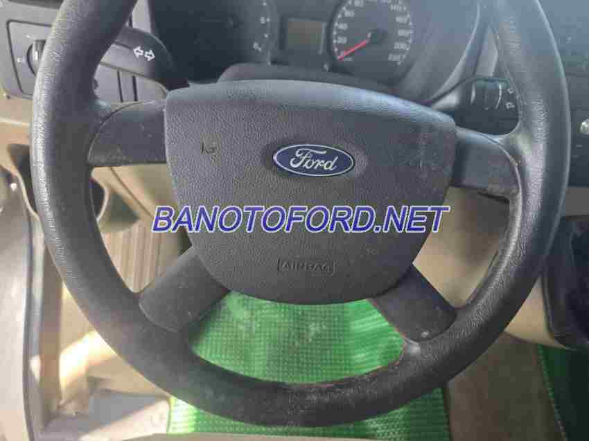 Cần bán Ford Transit 2.4L Máy dầu 2013 màu Bạc