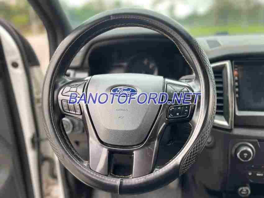 Cần bán gấp xe Ford Ranger Wildtrak 2.0L 4x4 AT 2019 màu Trắng