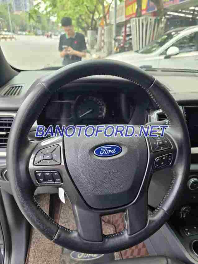 Cần bán Ford Everest Titanium 2.2L 4x2 AT Máy dầu 2016 màu Đen