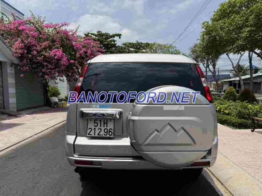 Cần bán gấp xe Ford Everest 2.6L 4x4 MT 2011 màu Bạc