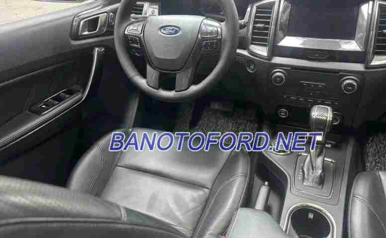 Cần bán gấp Ford Everest Titanium 2.0L 4x4 AT đời 2019, màu Đỏ
