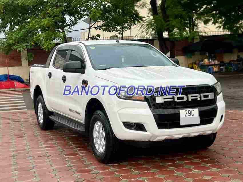 Cần bán gấp xe Ford Ranger XLS 2.2L 4x2 AT năm 2017, màu Trắng, Số tự động