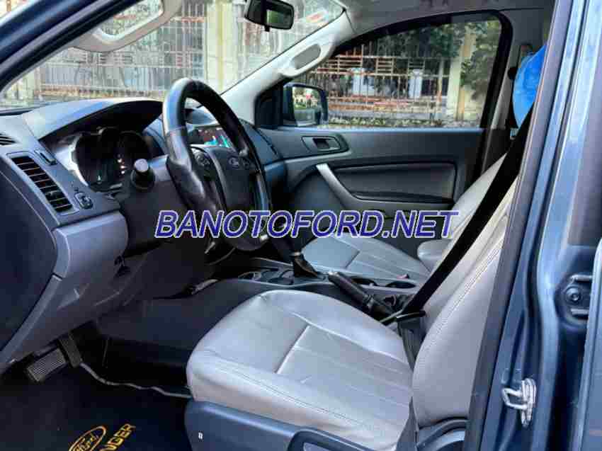 Cần bán gấp xe Ford Ranger XLS 2.2L 4x2 AT 2017 màu Xanh